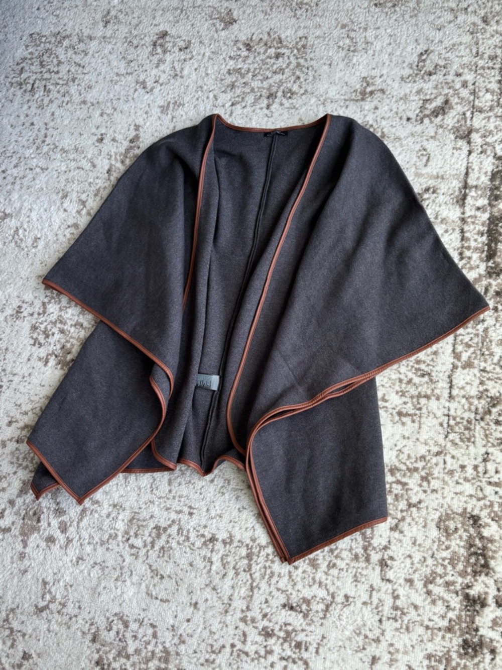 PARFOIS Poncho - Charcoal Grey Knit With Contrasting Stitching Detail (One Size) - Picture 8 of 13